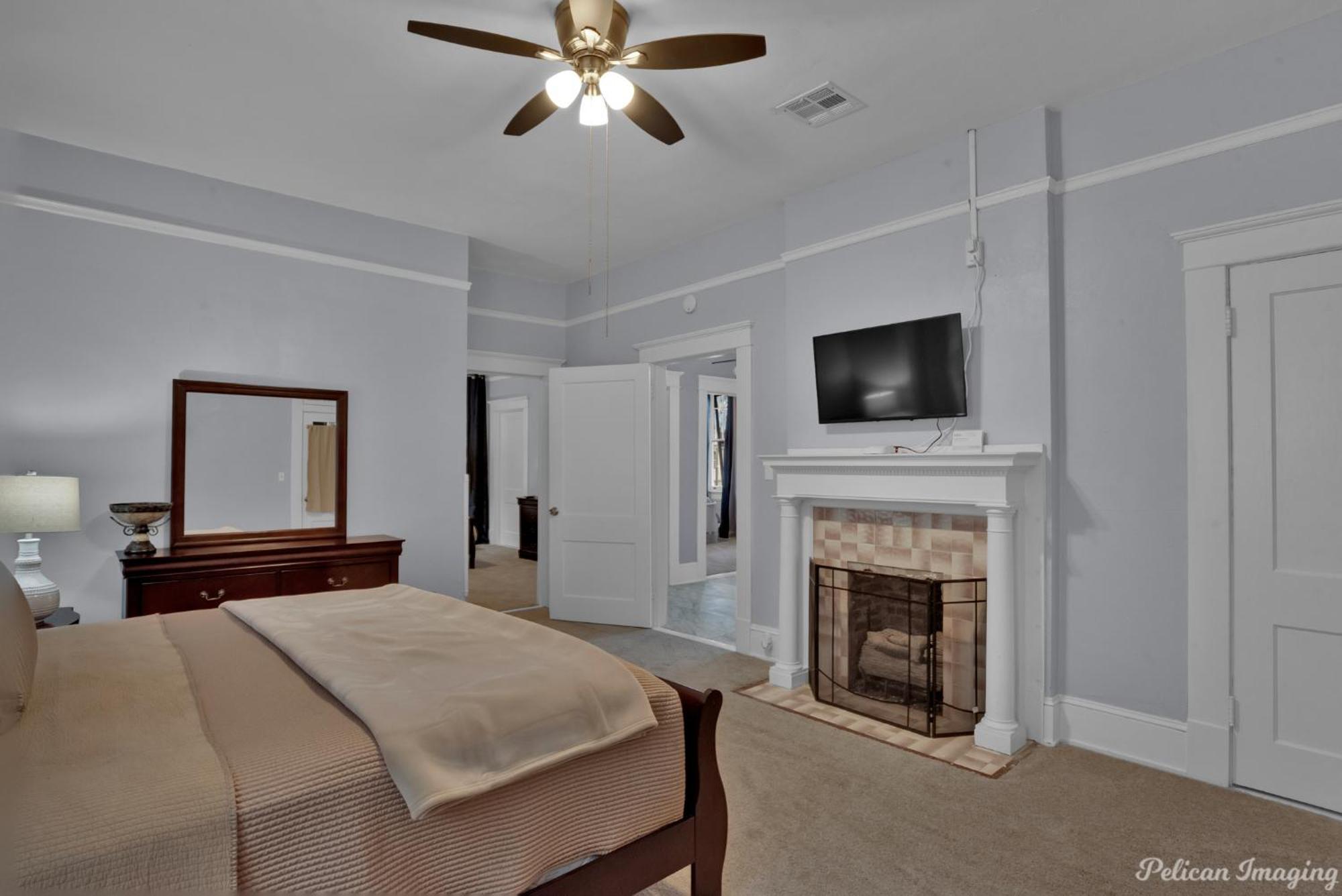 Casa vacanze Renovated, Spacious, Historic. *