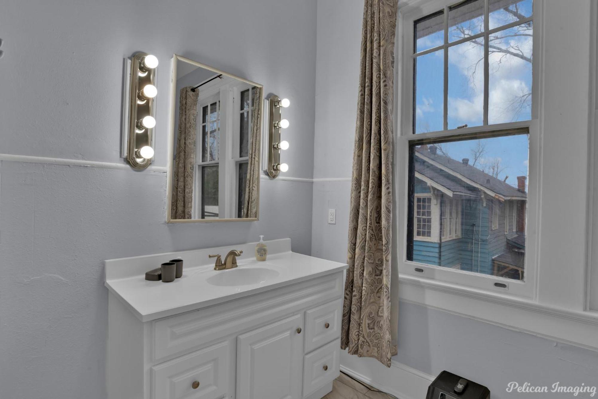 Renovated, Spacious, Historic. Hébergement de vacances