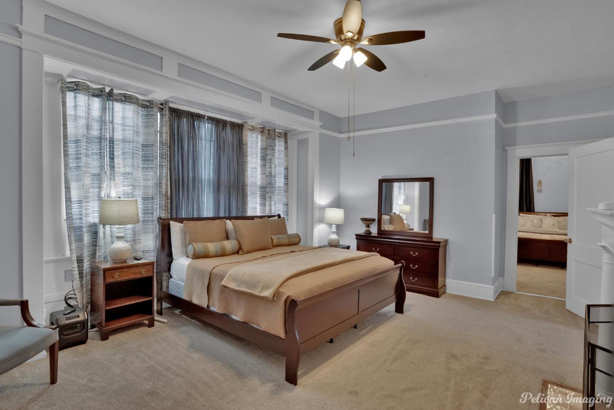 Renovated, Spacious, Historic. Hébergement de vacances *