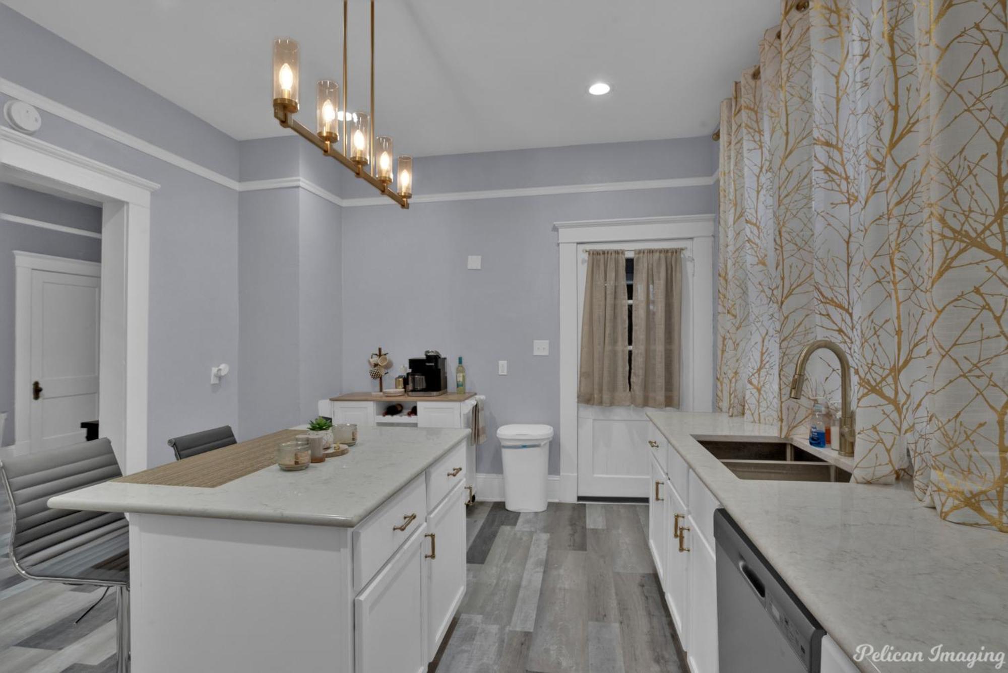 Renovated, Spacious, Historic. Hébergement de vacances